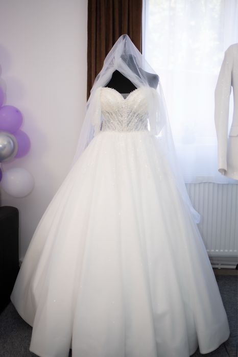 Vand rochie  de mireasa