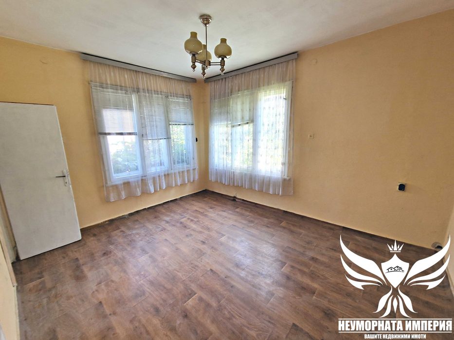 Продавам триетажна къща РЗП 366кв. с 351кв.м. двор в гр.Асеновград