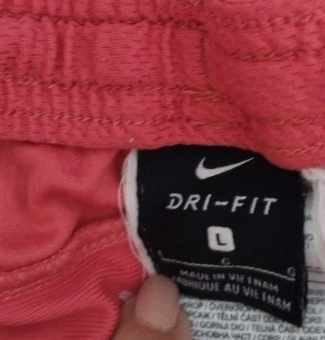 Vând pantaloni Nike