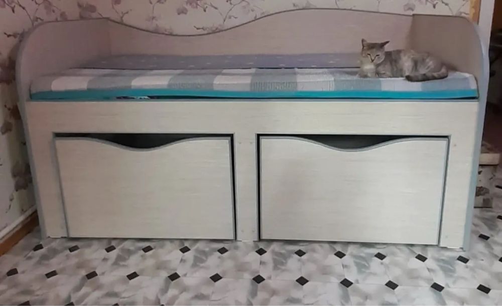 Кровать с ящиками