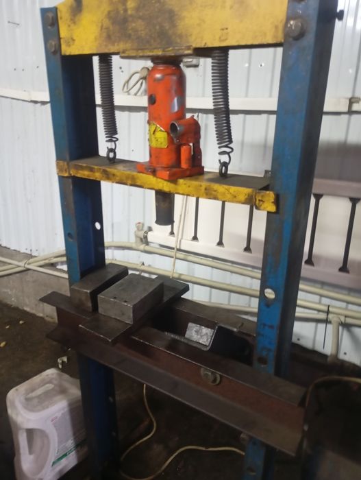 Продам гидро кран  и пресс  для сто