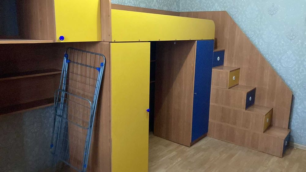 Срочно сдам 3-х комнатную в центре.