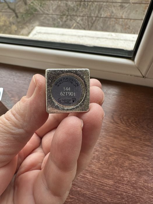 Губная помада привезли из США YSL.оригинал.Б.у бордовая.не мой цвет