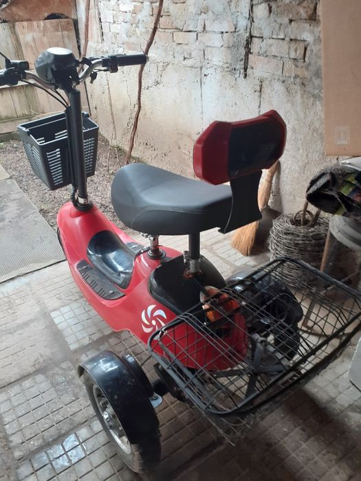 Електрическа триколка с задно задвижване.