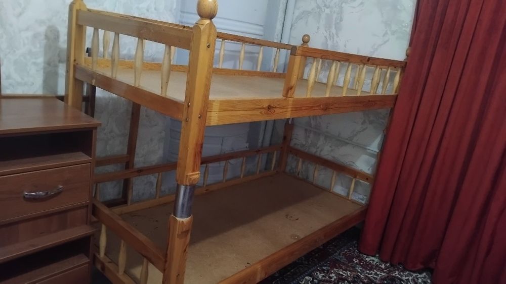 Срочно кровать ва шкаф сотилади.