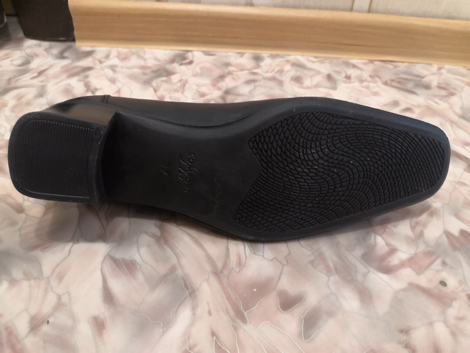 Продам туфли форменные