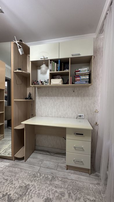 Продается уголок со шкафом и письменным столом