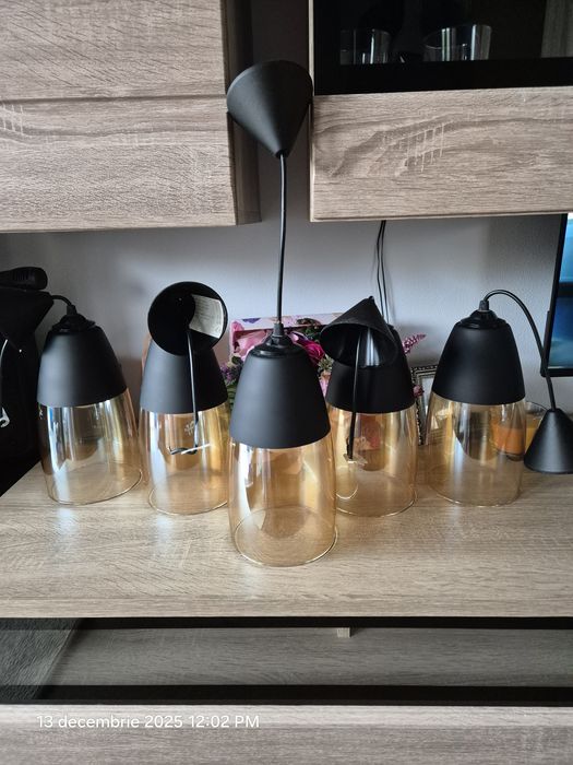 Pendule,lustre de vânzare.