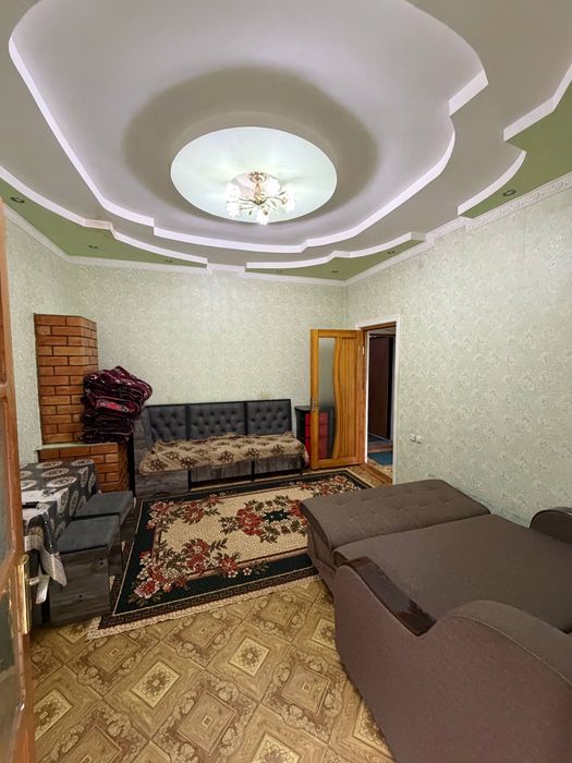 Срочно здаеться Аренду 1 ком квартира городе Чирчике районе Навои цент