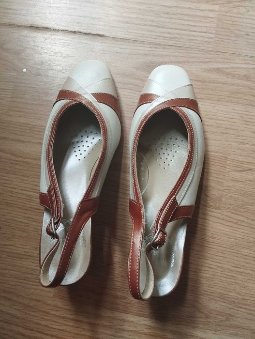 Стилни пролетни/есенни дамски обувки на къс стабилен ток