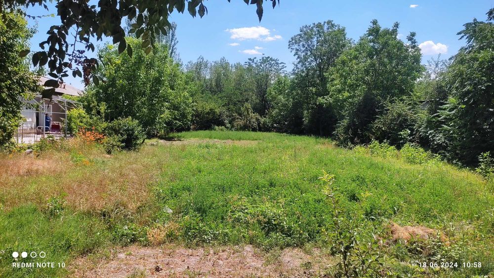 Yer sotiladi zoʻr joyga joylashgan