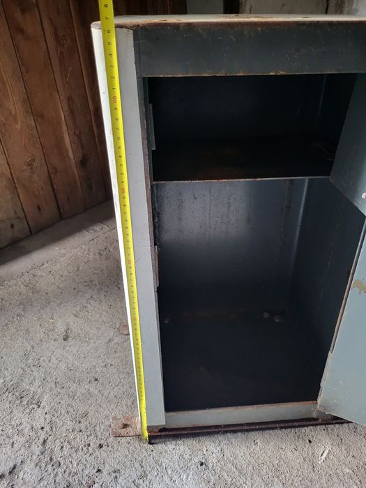 Продам сейф металлический