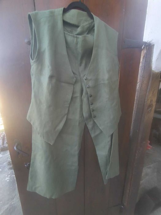 страхотен зелен ленен костюм, шит по поръчка