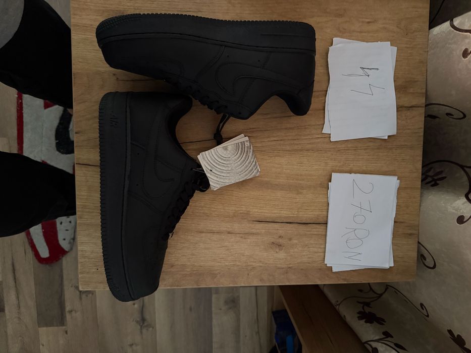 Adidasi nike.