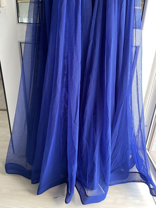 Официална рокля в тъмно синьо