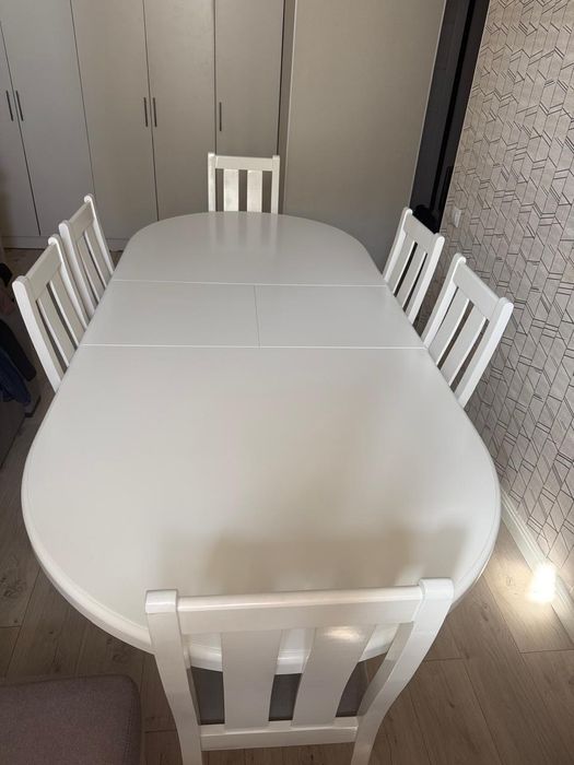 Стол со стульями