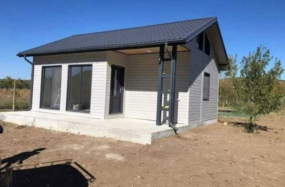 Case pe structură metalică