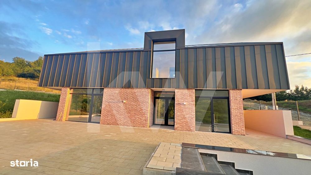 Casa arhitectura moderna cu panorama spre Muntii Fagaras si Cetatea Ci