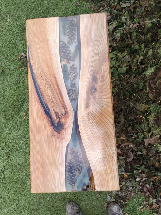 Vând măsuță din lemn de ulm