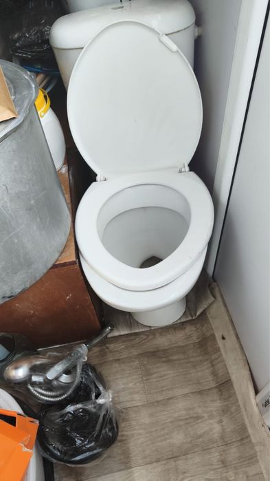 Унитаз б/у продам.