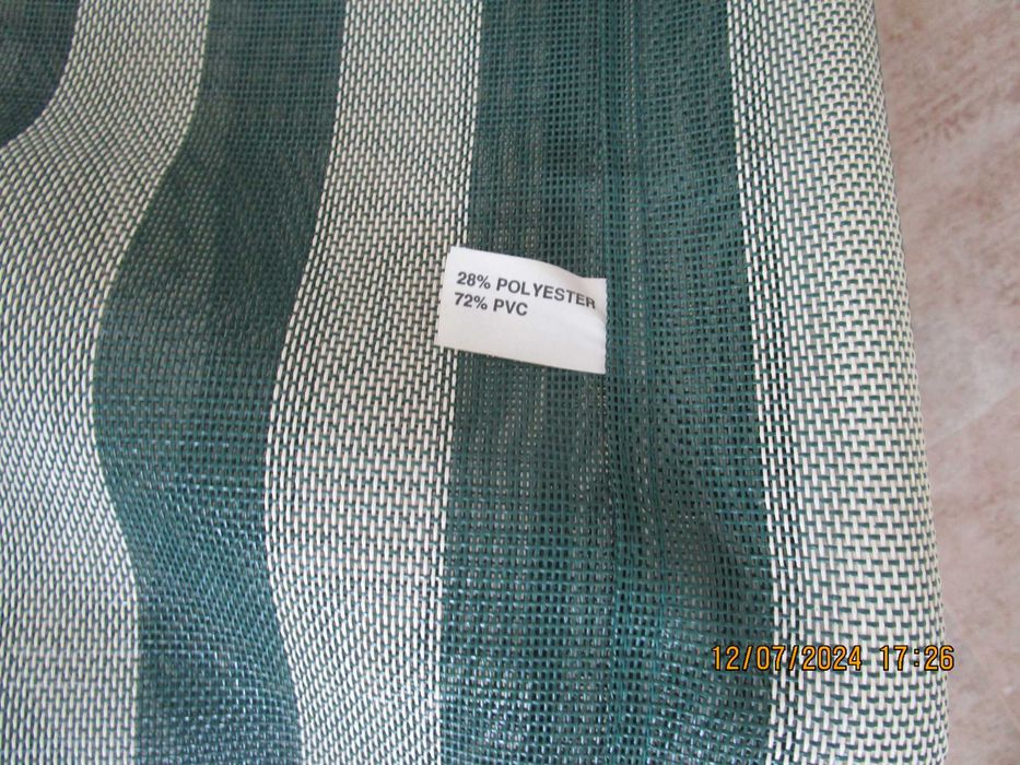 сгъваеми шезлонги 2 броя - бяло и зелено, всеки по 50 лв.