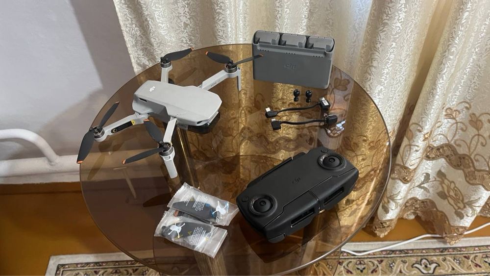 Квадрокоптер DJI mini SE Fly more combo