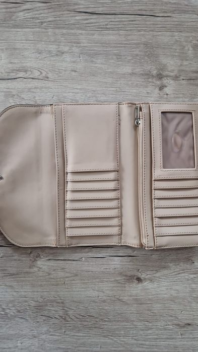 Portofel Guess pentru femei