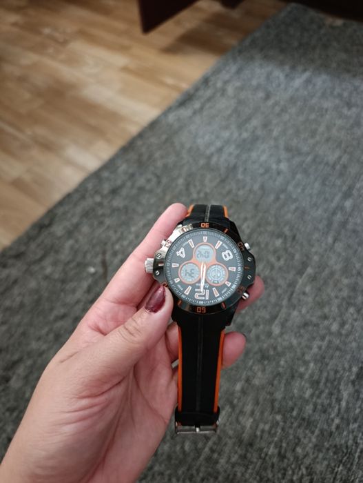 Продам часы в отличном состоянии