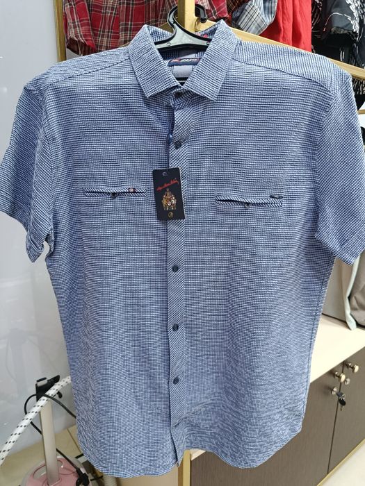 Продам батник и рубашки.