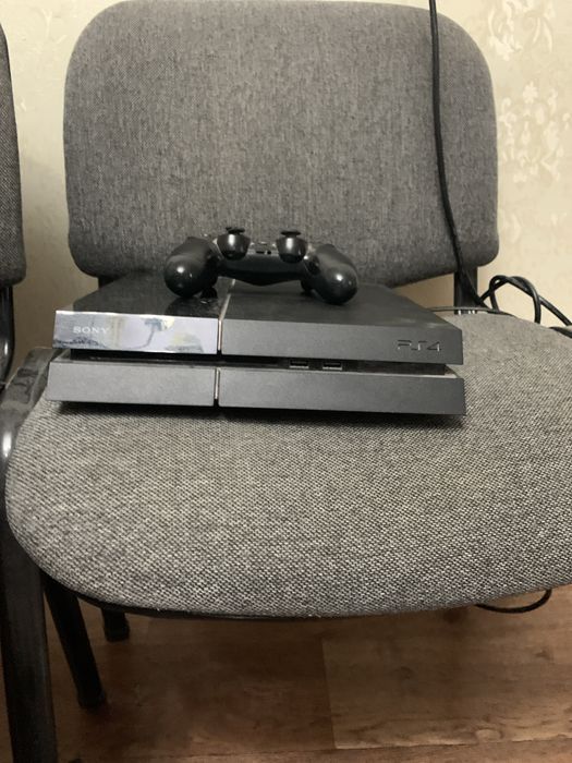 Ps4 1000gb и 2 джостика