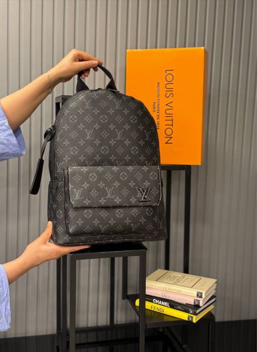 Ghiozdan Louis Vuitton nou !!! Dimensiuni 42/28 !!!