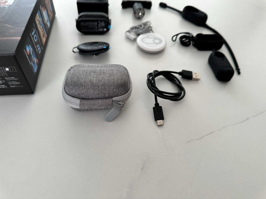 Спортна камера Insta360 GO 3S 128GB – като нова, пълен комплект + допълнителни аксесоари