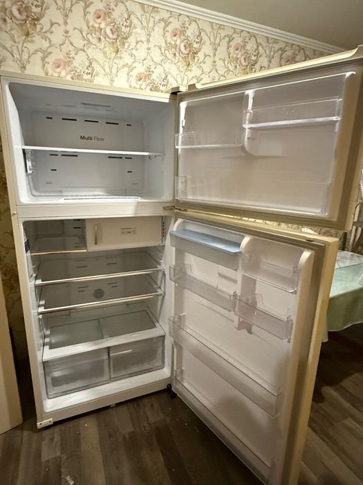 Холодильник Samsung