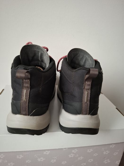 Bocanci mid impermeabili MH5 , piele, dama , gri , drumetii. Quechua