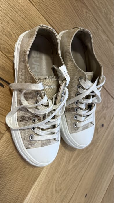 Продаю оригинал Burberry кеды,