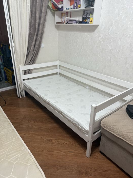 Отдам 2 кровати с матрасами