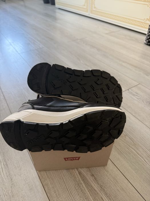 Маратонки Levi’s
