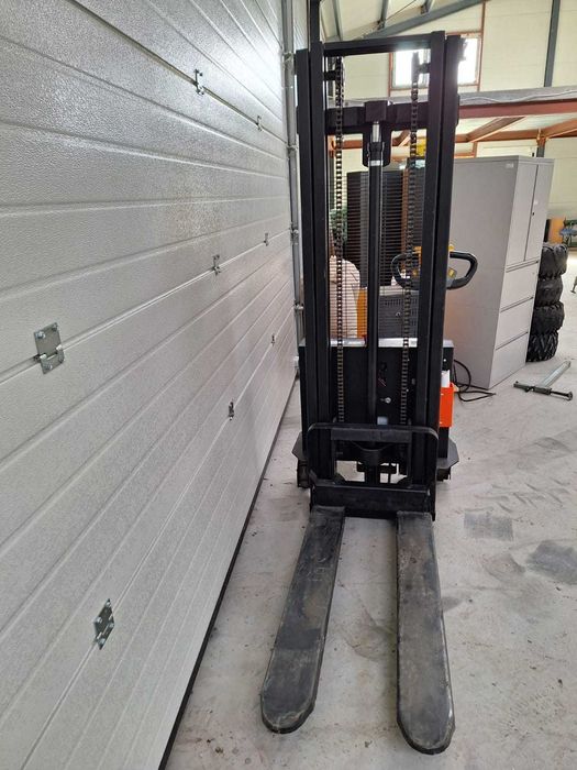 Liza/Transpalet electric cu catarg 1.0 to/ 3 m