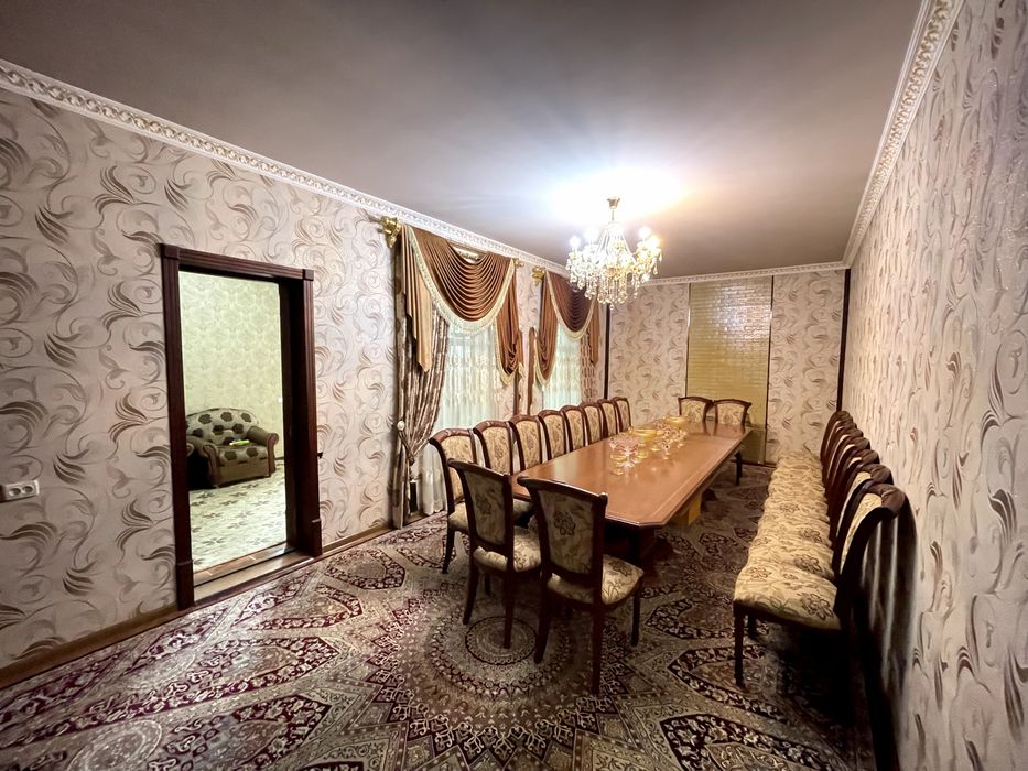 уй сотилади участка 10 соток 10 хона уй катта оилага мулжалланган