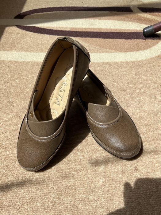 Чисто нови дамски обувки