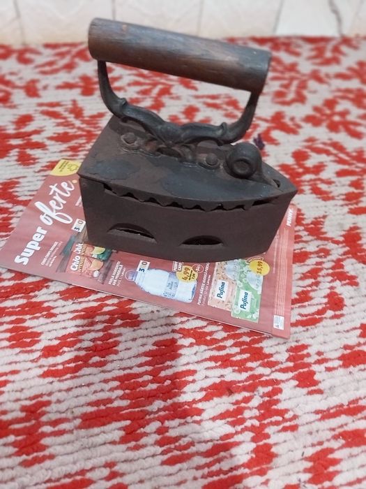 Fier cu cărbuni în stare foarte bună