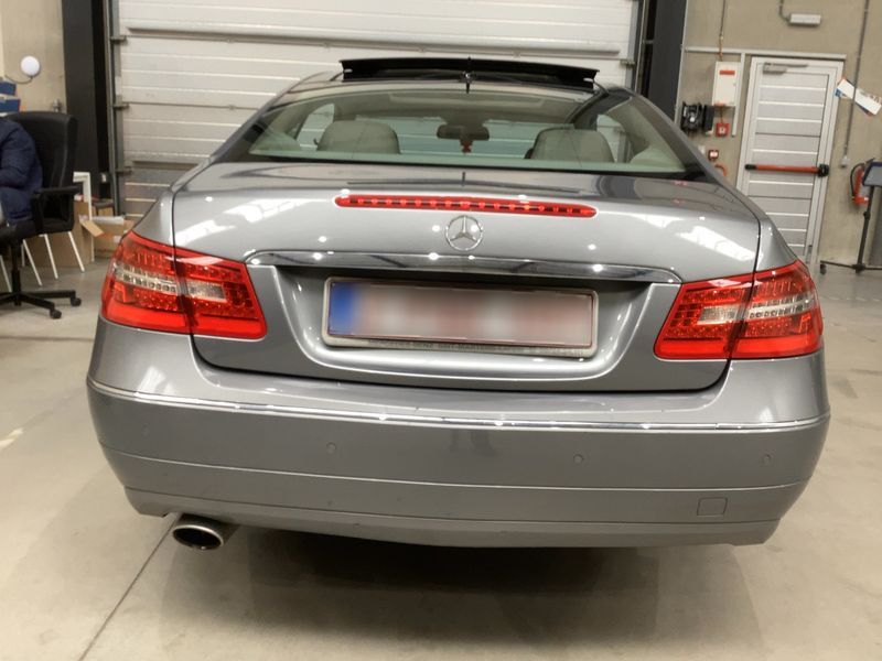 Mercedes-Benz E-Klasse E 220 CDI BlueEfficiency Elegance 2011