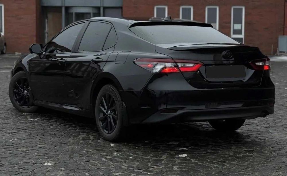 Toyota Camry 2021 — 4