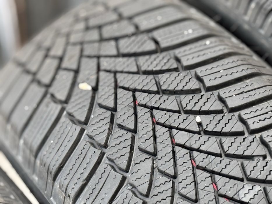 215/60/R17 Bridgestone Blizzak 4бр зимни Run Flat dot2624