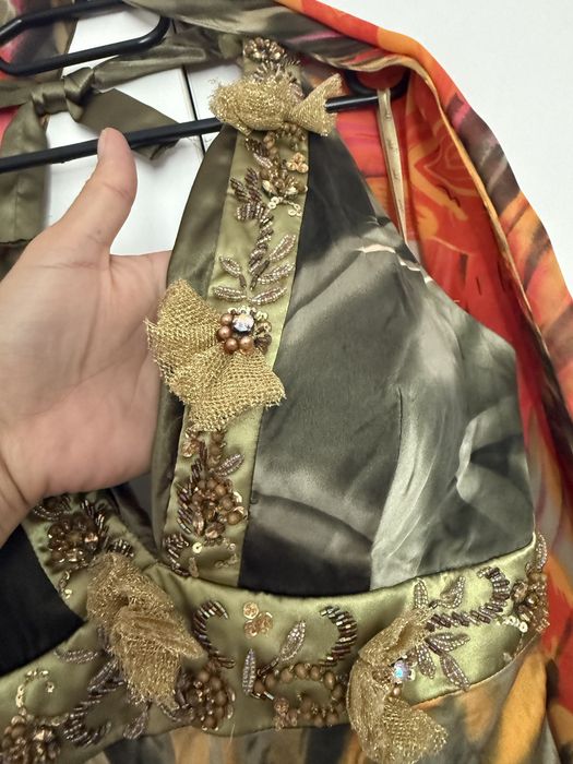 Rochie midi de ocazie/cocktail cu bretea după gât + șal, nuanțe calde
