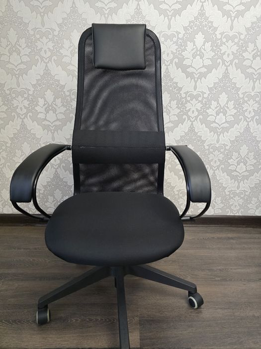 Кресло офисное чёрное