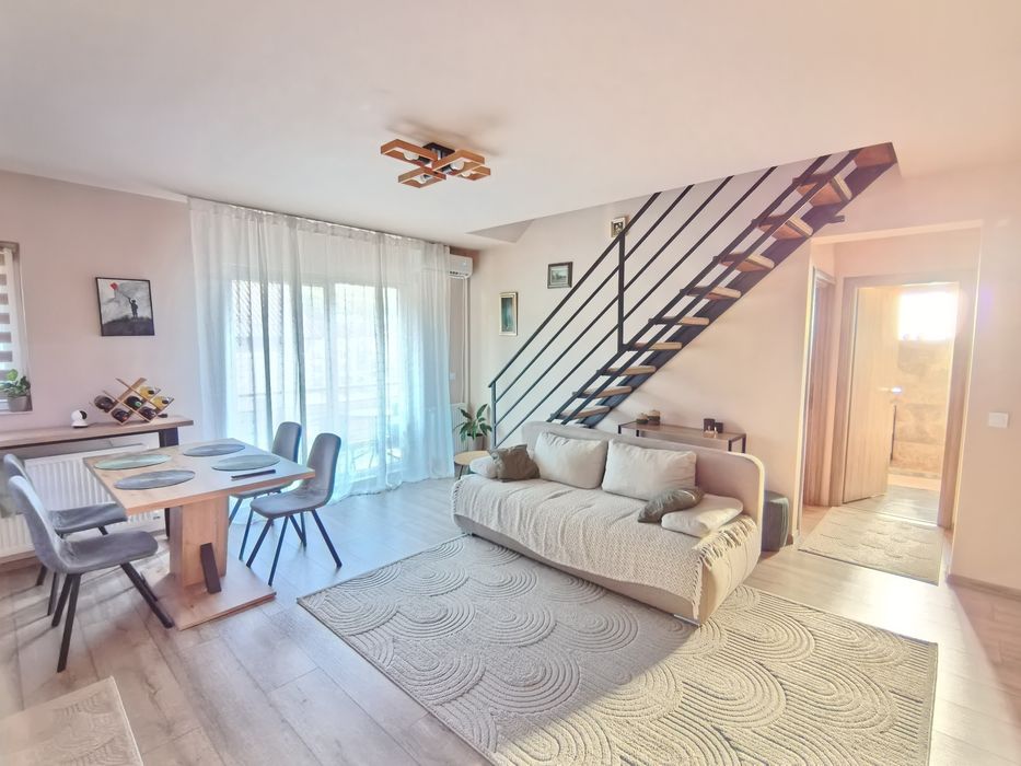 Vând apartament 4 camere 2 niveluri