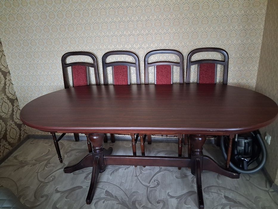 Продам стол и 4 стула