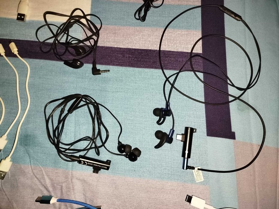 Vând adaptor pentru casti cu adaptor usb ptr încărcat și jack