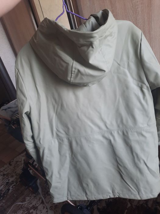 Продам куртку осень весна 10000